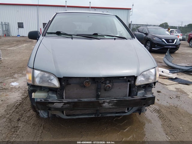 45699669 :رقم المزاد ، 4T3ZF13C6WU085822 vin ، 1998 Toyota Sienna Le مزاد بيع