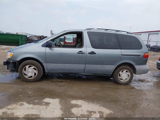 45699669 :رقم المزاد ، 4T3ZF13C6WU085822 vin ، 1998 Toyota Sienna Le مزاد بيع