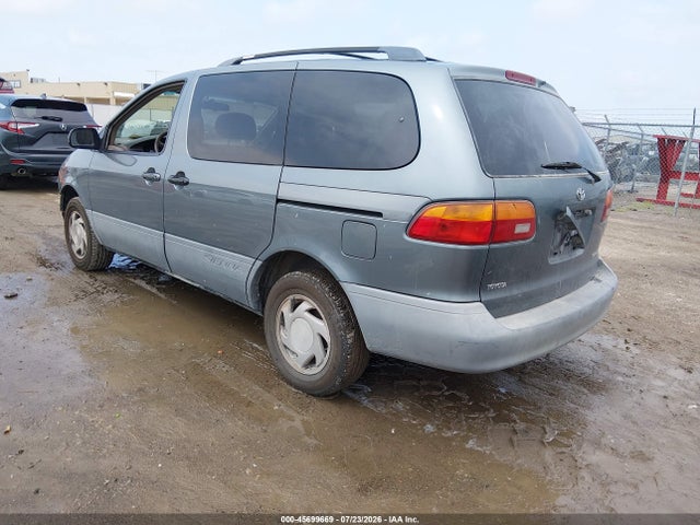 45699669 :رقم المزاد ، 4T3ZF13C6WU085822 vin ، 1998 Toyota Sienna Le مزاد بيع