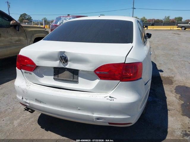 2013 Volkswagen Jetta 2.0l S მანქანა იყიდება აუქციონზე, vin: 3VW2K7AJ5DM263815, აუქციონის ნომერი: 45699825
