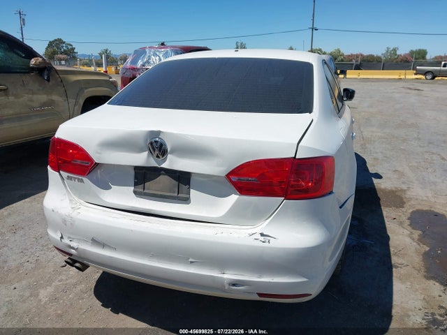 2013 Volkswagen Jetta 2.0l S მანქანა იყიდება აუქციონზე, vin: 3VW2K7AJ5DM263815, აუქციონის ნომერი: 45699825