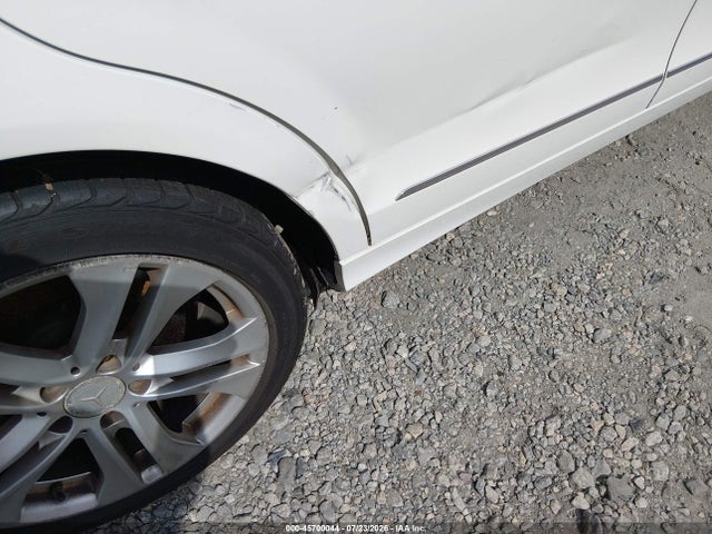 2012 Mercedes-benz C 250 Luxury მანქანა იყიდება აუქციონზე, vin: WDDGF4HB7CR215326, აუქციონის ნომერი: 45700044
