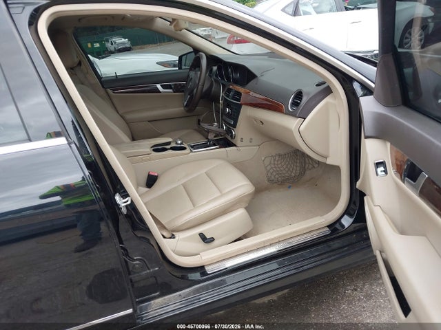 Aukcja sprzedaży 2013 Mercedes-benz C 300 Sport 4matic, vin: WDDGF8AB8DA806606, numer aukcji: 45700066