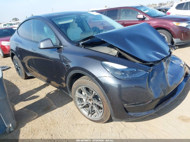 2024 Tesla Model Y Long Range Dual Motor All-wheel Drive მანქანა იყიდება აუქციონზე, vin: 7SAYGDEE2RF117137, აუქციონის ნომერი: 45700073