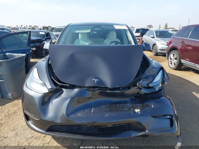 2024 Tesla Model Y Long Range Dual Motor All-wheel Drive მანქანა იყიდება აუქციონზე, vin: 7SAYGDEE2RF117137, აუქციონის ნომერი: 45700073