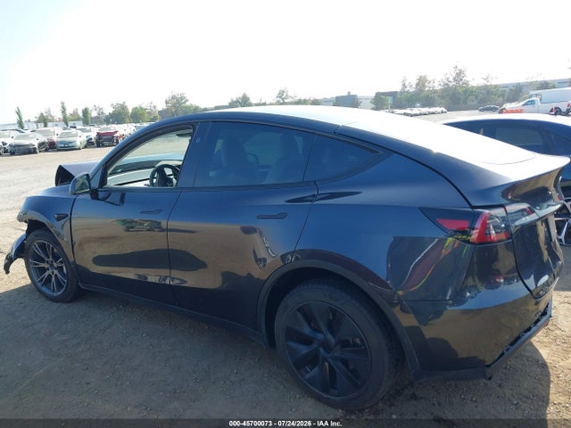 2024 Tesla Model Y Long Range Dual Motor All-wheel Drive მანქანა იყიდება აუქციონზე, vin: 7SAYGDEE2RF117137, აუქციონის ნომერი: 45700073