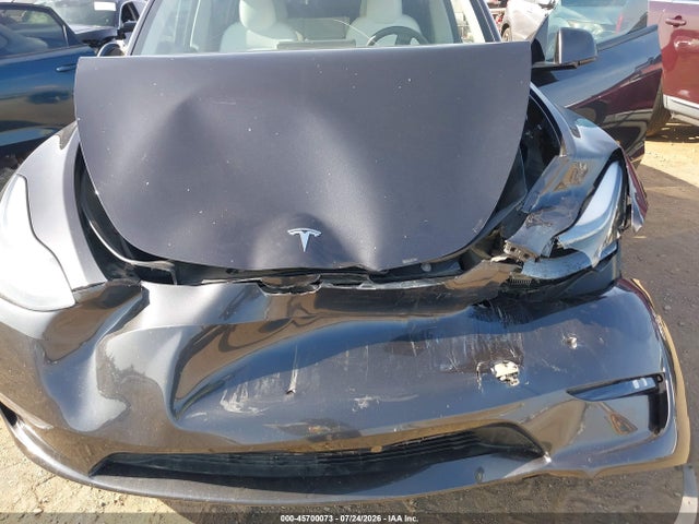 2024 Tesla Model Y Long Range Dual Motor All-wheel Drive მანქანა იყიდება აუქციონზე, vin: 7SAYGDEE2RF117137, აუქციონის ნომერი: 45700073