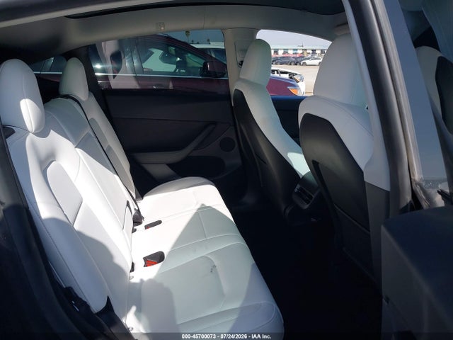 2024 Tesla Model Y Long Range Dual Motor All-wheel Drive მანქანა იყიდება აუქციონზე, vin: 7SAYGDEE2RF117137, აუქციონის ნომერი: 45700073