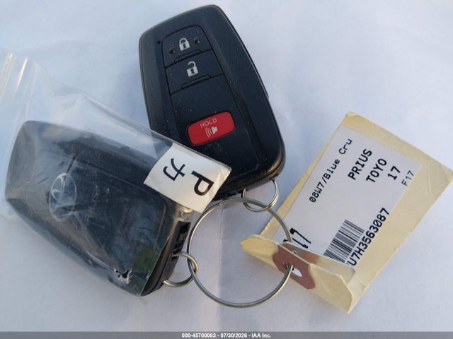 Toyota Prius Two 2017 JTDKBRFU7H3563087 Image 11