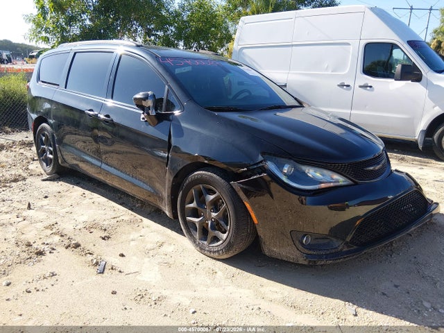 45700087 :رقم المزاد ، 2C4RC1BG0JR237447 vin ، 2018 Chrysler Pacifica Touring L مزاد بيع