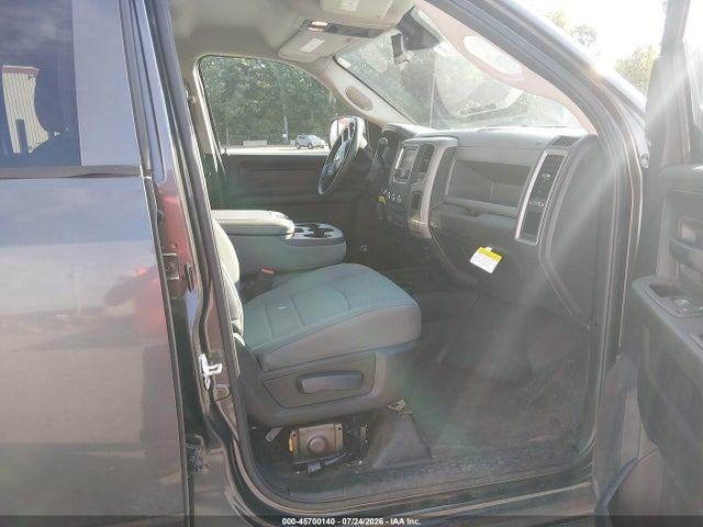 45700140 :رقم المزاد ، 3C63RRGL8GG365434 vin ، 2016 Ram 3500 Tradesman مزاد بيع