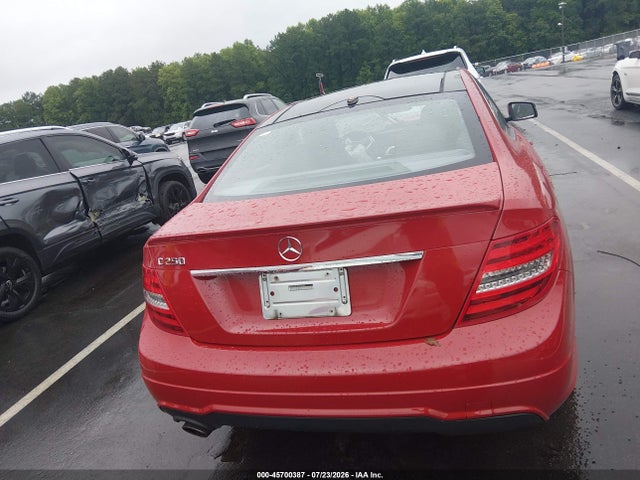 2013 Mercedes-benz C 250 მანქანა იყიდება აუქციონზე, vin: WDDGJ4HB1DG076189, აუქციონის ნომერი: 45700387