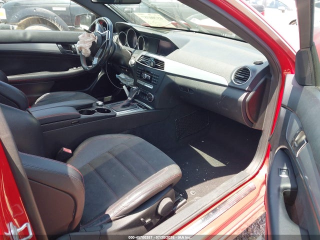 2013 Mercedes-benz C 250 მანქანა იყიდება აუქციონზე, vin: WDDGJ4HB1DG076189, აუქციონის ნომერი: 45700387
