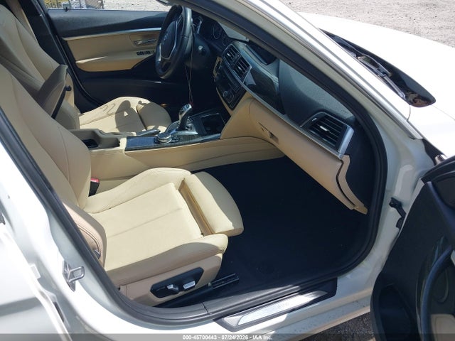 2017 Bmw 330i Xdrive მანქანა იყიდება აუქციონზე, vin: WBA8D9G59HNU58659, აუქციონის ნომერი: 45700443