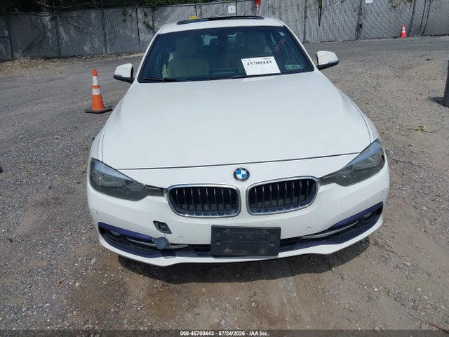 2017 Bmw 330i Xdrive მანქანა იყიდება აუქციონზე, vin: WBA8D9G59HNU58659, აუქციონის ნომერი: 45700443