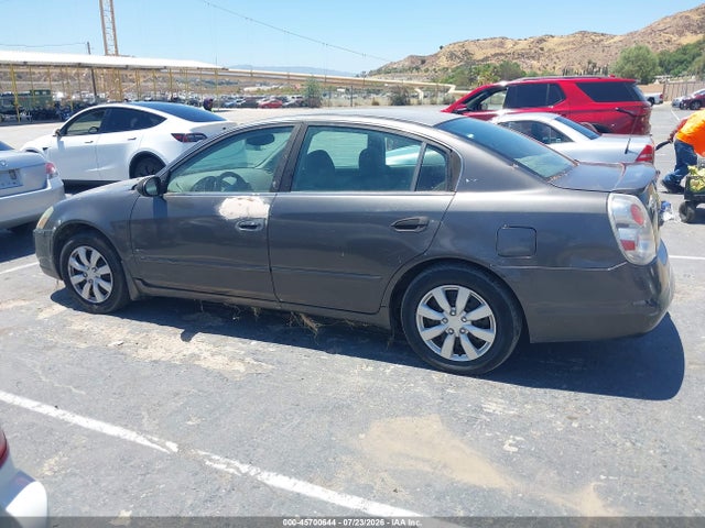 2005 Nissan Altima მანქანა იყიდება აუქციონზე, vin: IN4AL11D75C306742, აუქციონის ნომერი: 45700644