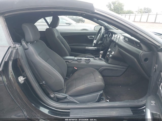 45700723 :رقم المزاد ، 1FATP8EM3H5236648 vin ، 2017 Ford Mustang V6 مزاد بيع