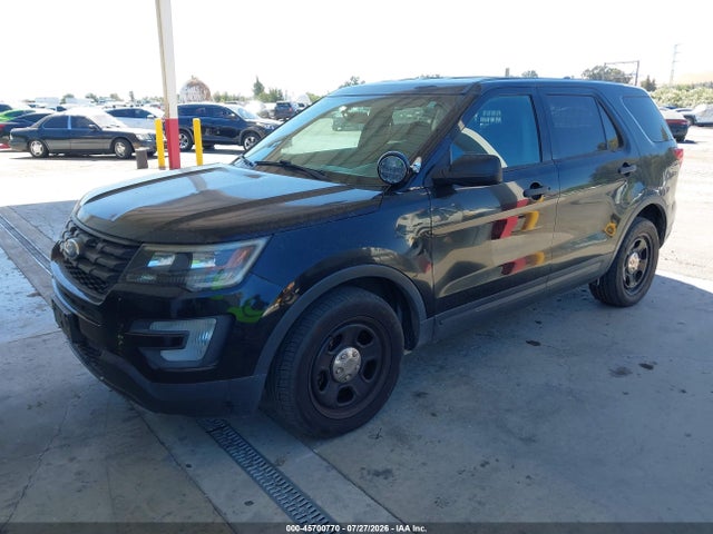 Ford Police Interceptor Utility 2018 1FM5K8AR1JGC49570 Image 2