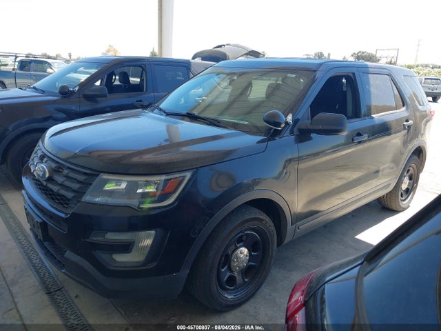 Ford Police Interceptor Utility 2018 1FM5K8AR5JGC49572 Image 2
