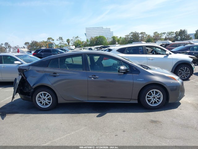 Toyota Prius Two 2018 JTDKBRFU5J3601535 Image 13