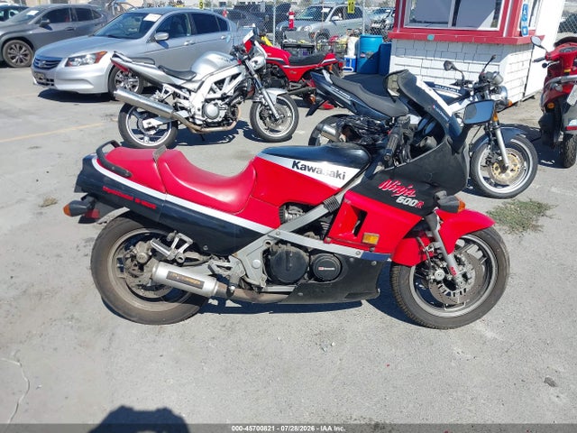 45700821 :رقم المزاد ، JKAZX4A18GA036633 vin ، 1986 Kawasaki Zx600 مزاد بيع