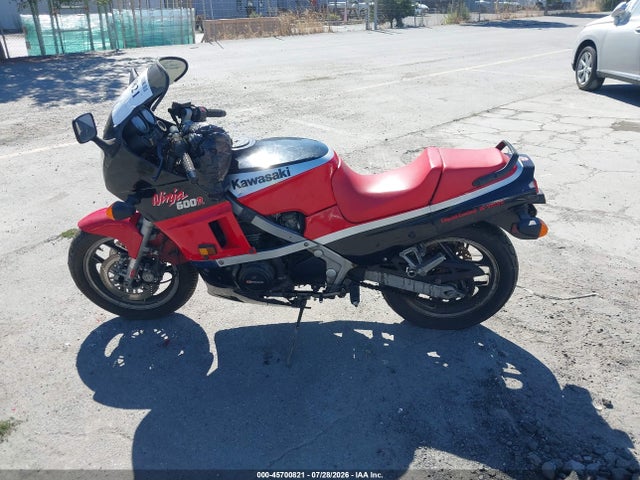45700821 :رقم المزاد ، JKAZX4A18GA036633 vin ، 1986 Kawasaki Zx600 مزاد بيع