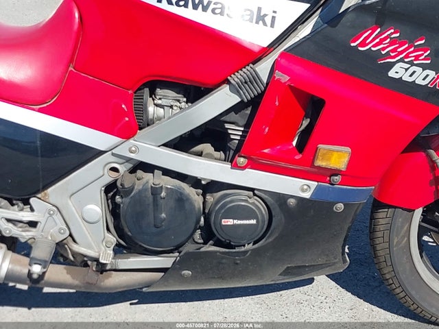 45700821 :رقم المزاد ، JKAZX4A18GA036633 vin ، 1986 Kawasaki Zx600 مزاد بيع