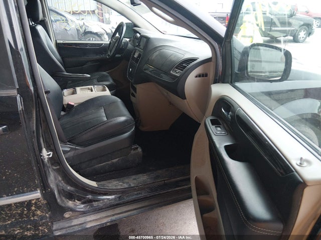 45700965 :رقم المزاد ، 2C4RC1BG3FR545543 vin ، 2015 Chrysler Town & Country Touring مزاد بيع