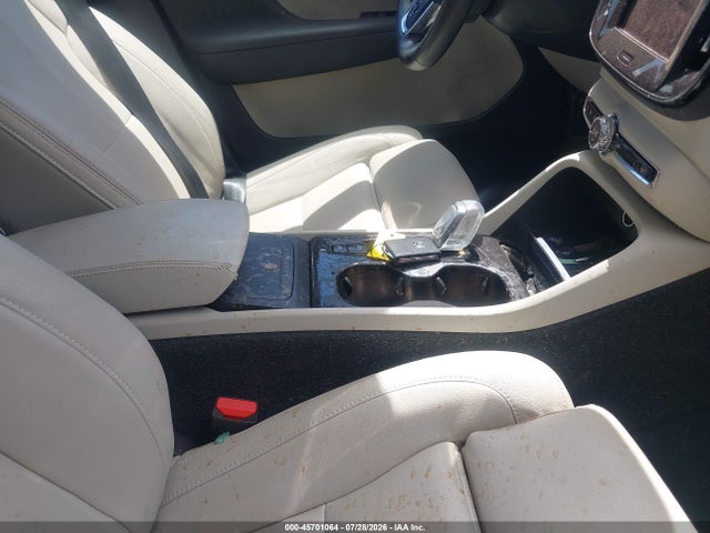 45701064 :رقم المزاد ، YV4L12UL3R2356922 vin ، 2024 Volvo Xc40 B5 Plus Dark Theme مزاد بيع