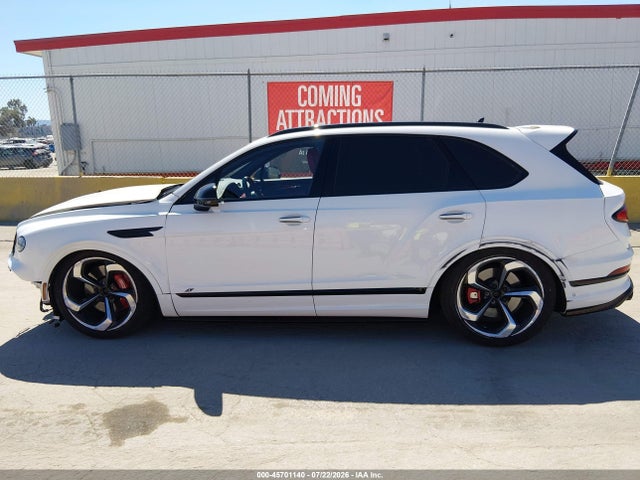 Bentley Bentayga Azure/s 2023 SJAAT2ZV2PC022081 Image 18