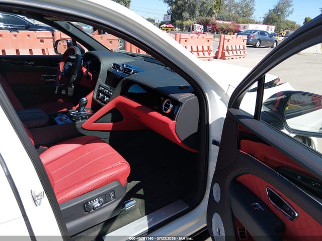 Bentley Bentayga Azure/s 2023 SJAAT2ZV2PC022081 Image 5
