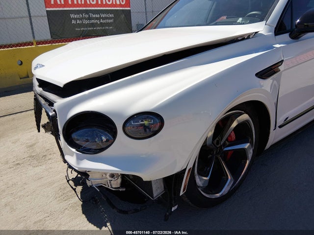 Bentley Bentayga Azure/s 2023 SJAAT2ZV2PC022081 Image 13