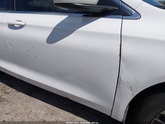 45701219 :رقم المزاد ، 1C3CCCAB5FN679107 vin ، 2015 Chrysler 200 Limited مزاد بيع