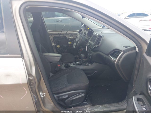 45701276 :رقم المزاد ، 1C4PJLCB8MD192244 vin ، 2021 Jeep Cherokee Latitude Fwd مزاد بيع
