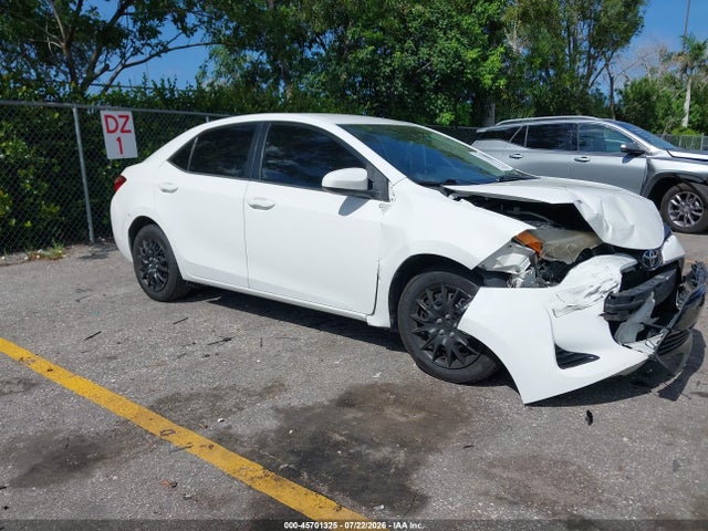 45701325 :رقم المزاد ، 5YFBURHE5JP814069 vin ، 2018 Toyota Corolla Le مزاد بيع
