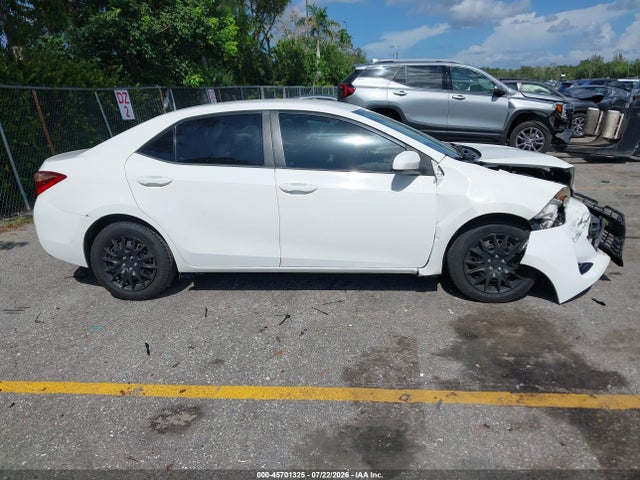 45701325 :رقم المزاد ، 5YFBURHE5JP814069 vin ، 2018 Toyota Corolla Le مزاد بيع