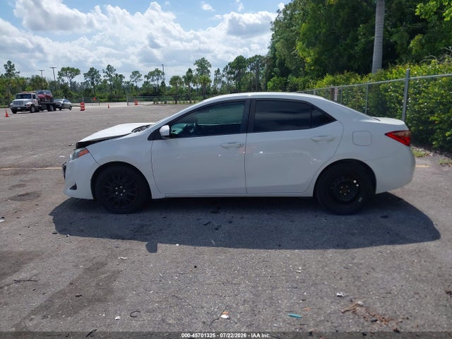45701325 :رقم المزاد ، 5YFBURHE5JP814069 vin ، 2018 Toyota Corolla Le مزاد بيع