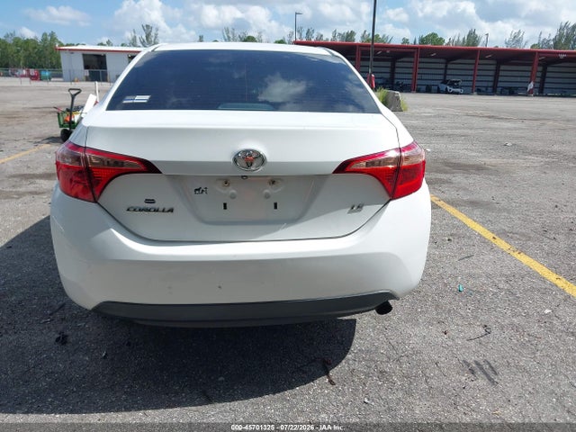 45701325 :رقم المزاد ، 5YFBURHE5JP814069 vin ، 2018 Toyota Corolla Le مزاد بيع