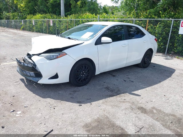 45701325 :رقم المزاد ، 5YFBURHE5JP814069 vin ، 2018 Toyota Corolla Le مزاد بيع