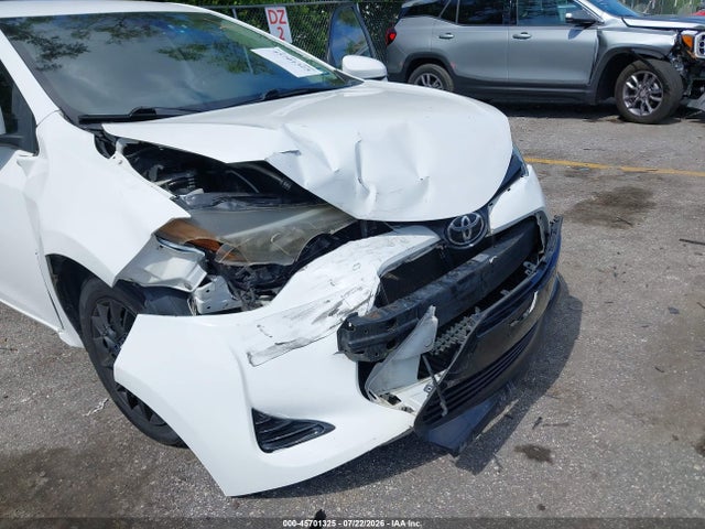 45701325 :رقم المزاد ، 5YFBURHE5JP814069 vin ، 2018 Toyota Corolla Le مزاد بيع