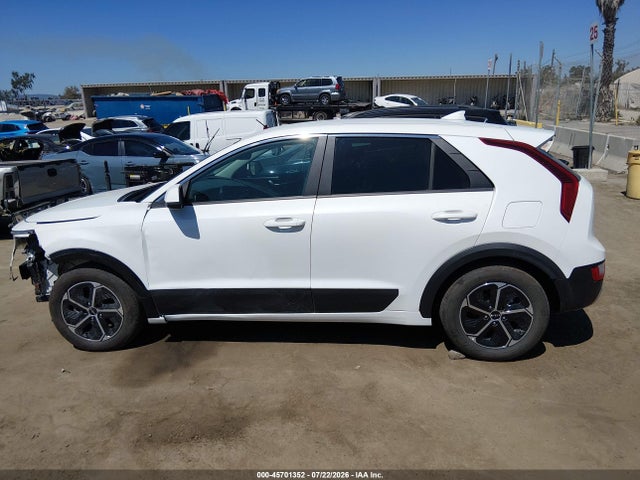KNDCP3LE5T5330497 KIA NIRO LX