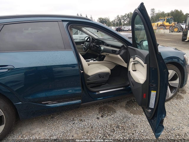 Aukcja sprzedaży 2022 Audi E-tron Premium Plus Quattro, vin: WA1LAAGEXNB008615, numer aukcji: 45701650