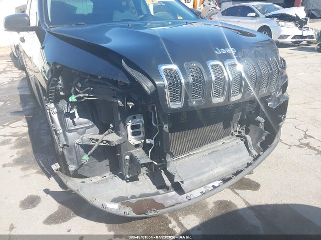 1C4PJLAB8HW508710 Jeep Cherokee Sport