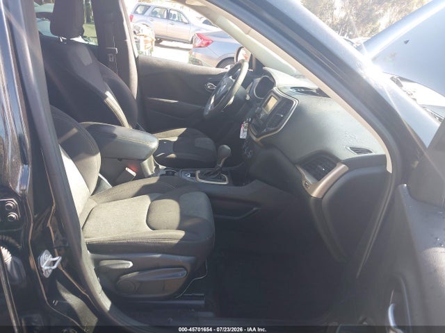 1C4PJLAB8HW508710 Jeep Cherokee Sport