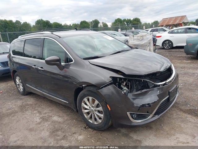 Продажа на аукционе авто 2018 Chrysler Pacifica Touring L, vin: 2C4RC1BG7JR235243, номер лота: 45701712