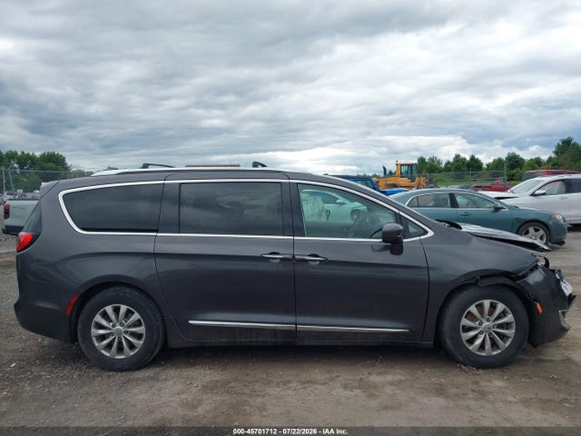 Продажа на аукционе авто 2018 Chrysler Pacifica Touring L, vin: 2C4RC1BG7JR235243, номер лота: 45701712