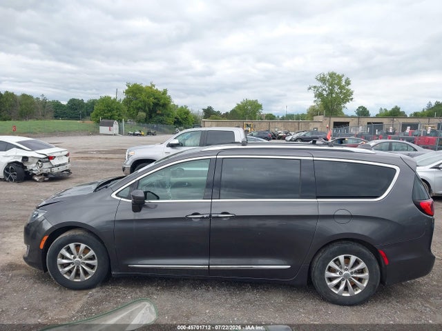 Продажа на аукционе авто 2018 Chrysler Pacifica Touring L, vin: 2C4RC1BG7JR235243, номер лота: 45701712