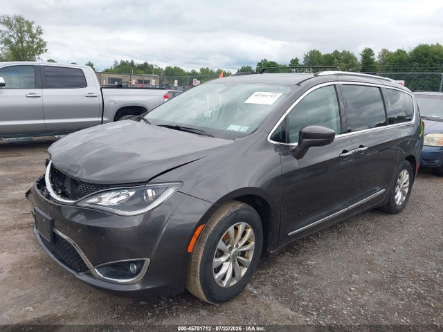 Продажа на аукционе авто 2018 Chrysler Pacifica Touring L, vin: 2C4RC1BG7JR235243, номер лота: 45701712