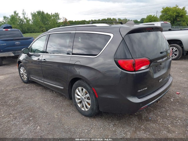 Продажа на аукционе авто 2018 Chrysler Pacifica Touring L, vin: 2C4RC1BG7JR235243, номер лота: 45701712