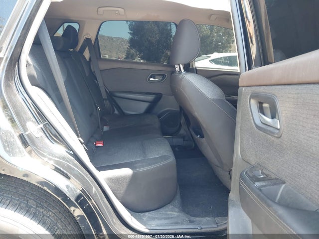 5N1AT3BAXMC835381 Nissan Rogue Sv Fwd